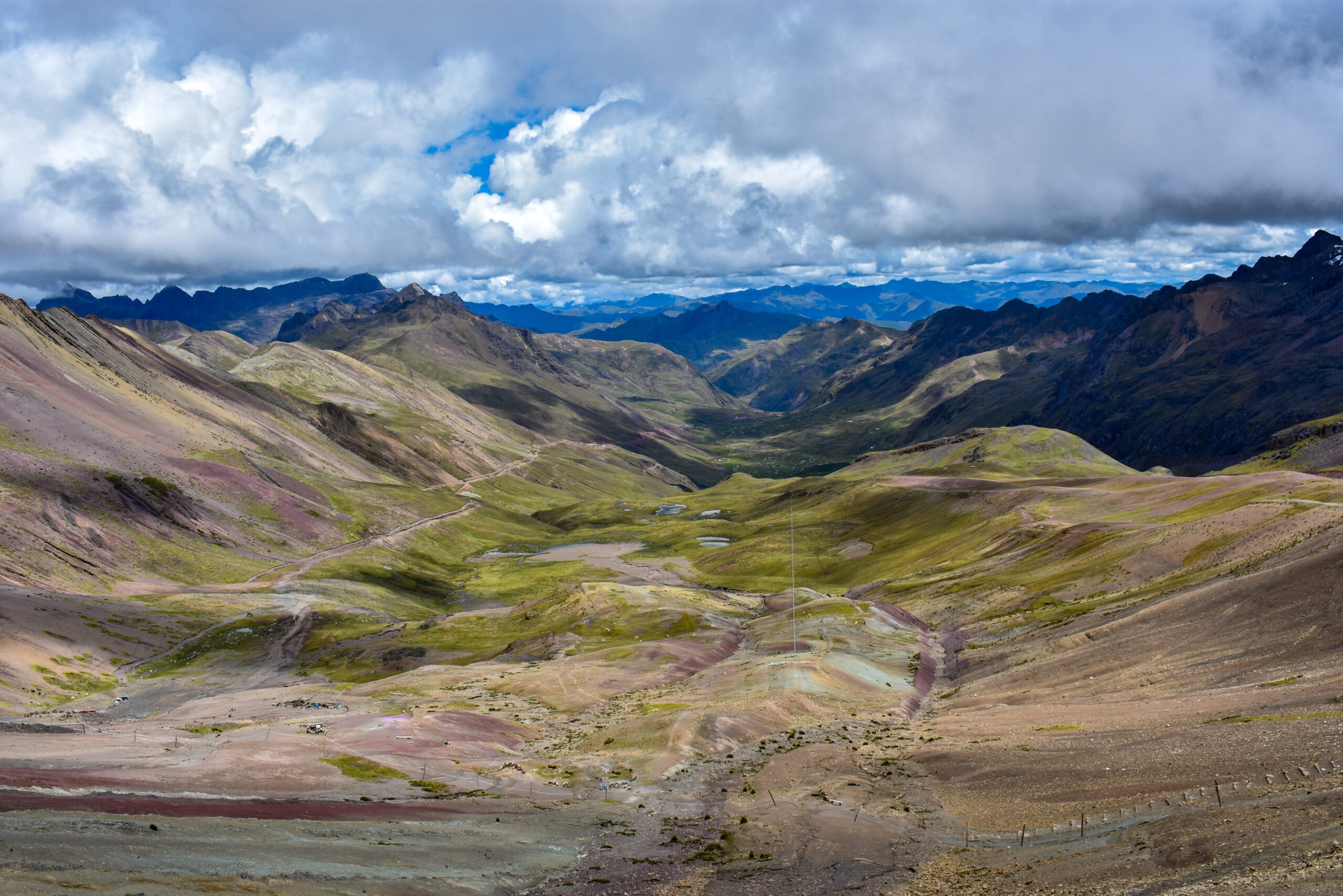 View of the Cusipata Trail leading to Rainbow Mountain